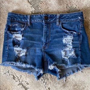 American Eagle shorts- peep pockets